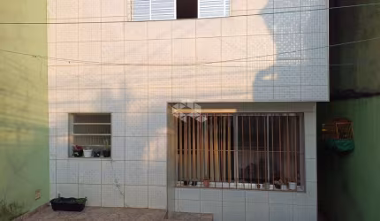 Linda Casa a Venda 125m²  3 quartos,  salas amplas, 2 vagas de garagem