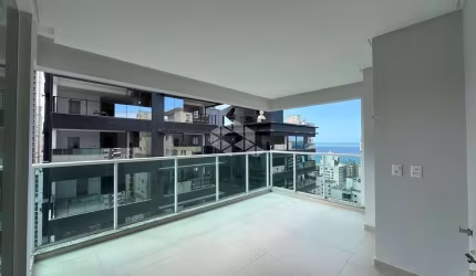 Apartamento em Meia Praia