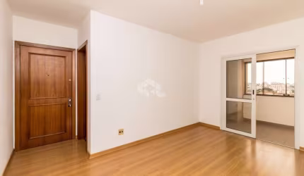 Apartamento com dois quartos, sacada e vaga, no Passo D'Areia