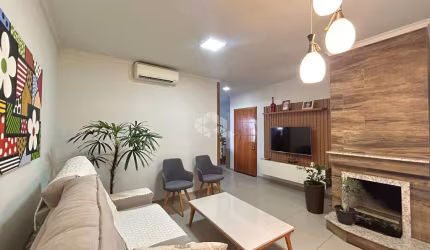 Apartamento semimobiliado de 2 dormitórios no Bairro São João!