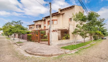 Casa sobrado  3 dormitórios junto a Ipanema, Porto Alegre