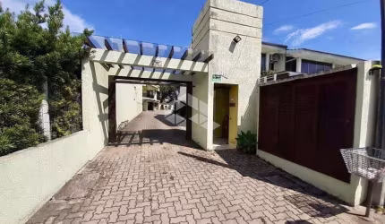 Duplex de 2 quartos e garagem em condominio em Tramandai