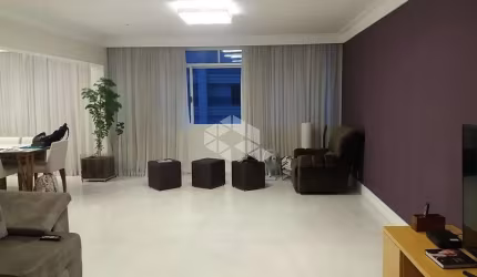 Apartamento na Santa Cecília com 213m², com 3 dormitórios, sendo 1 suíte, 1 vaga.