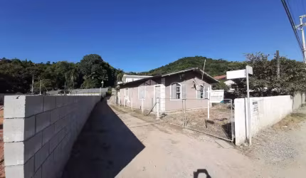 Casa em Alto Aririú
