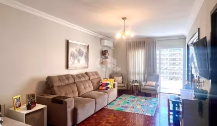 Apartamento com 134m² e duas vagas no Moinhos