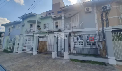 Sobrado de 3 dormitórios, sendo 1 suíte no bairro Centro