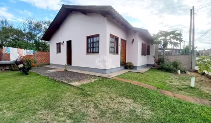 Casa alvenaria plana 2 dormitórios, sala, cozinha, 1 banheiro, vaga para estacionamento, aceita financiamento e FGTS.