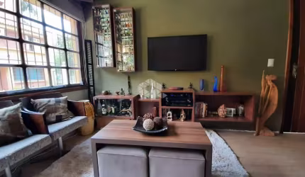 Casa em condomínio Três dormitórios