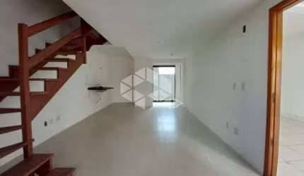 Casa em condomínio para comprar com 3 quartos sendo 1 suíte no bairro Tristeza.