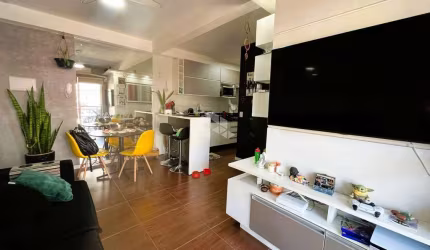 Apartamento térreo a venda com 55 m²,  semi-mobiliado, 2 dormitórios, churrasqueira e 1 vaga na Cavalhada