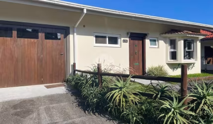 Casa com 2 quartos, 2 vagas, 360 m² de área total, no Jardim Panorâmico em Garopaba SC