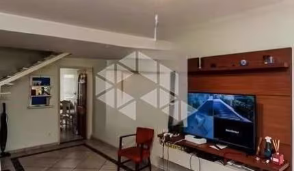 Casa em Santana com 3 dormitórios e 1 vaga de garagem.