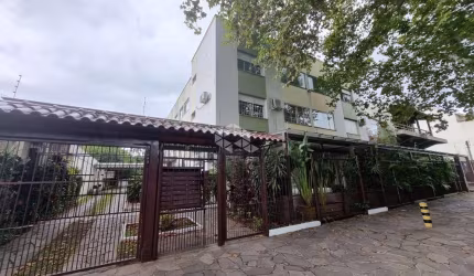 Apartamento desocupado de 2 dormitorios no bairro Camaquã em Porto Alegre.