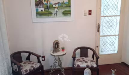 Apartamento à venda, 2 dormitórios, com sacada no bairro Centro Histórico - Porto Alegre/RS