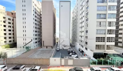 Apartamento 2 dormitórios mais dependência no Centro de Florianópolis SC