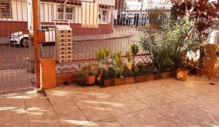 Apartamento  com 2 dormitórios,Térreo no Bairro Santana