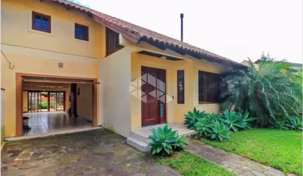 Excelente casa com 3 dormitórios no Bairro Espírito Santo, Zona Sul de Porto Alegre.