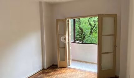 Amplo apartamento de 2 quartos com Sacada,  no Centro Histórico, Próximo a Santa Casa e UFRGS.