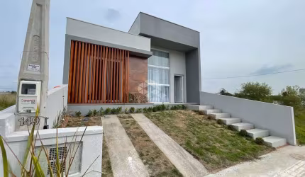Excelente Casa Térrea de médio padrão, Pátio e fachada moderna. Localizado ao lado do Alphaville. em um bairro Planejado e Moderno