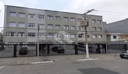 Apartamento clássico reformado à venda com 2 dormitórios e 1 vaga coberta - Próximo ao Centro do Parque Novo Mundo