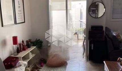 Apartamento na Barra Funda de 62m² com 2 dormitórios, 1 suíte, 1 banheiro e 1 vaga.