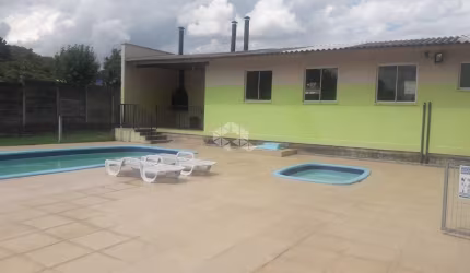 Apartamento de 2 quartos, sala, cozinha, sacada com churrasqueira, area de serviço, banheiro, e vaga de garagem  coberta, em Sapucaia Do Sul