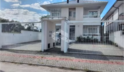 Apartamento semimobiliado com 2 quartos/dormitórios no bairro Nova Palhoça, em Palhoça- SC