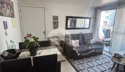 Apartamento 2 dormitórios com sacada.