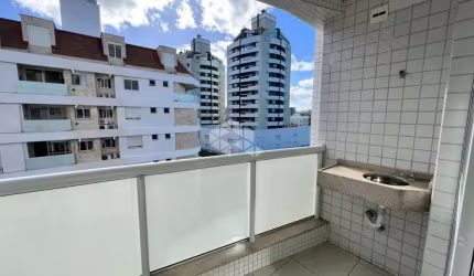 APARTAMENTO SEMIMOBILIADO COM 2 QUARTOS SENDO 1 SUÍTE  2 VAGAS E VISTA PANORÂMICA NA TRINDADE FLORIANÓPOLIS
