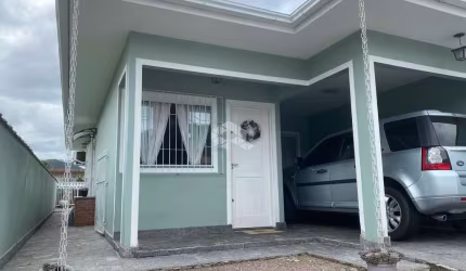 Casa com 2 quartos/dormitórios no bairro Fundos, em Biguaçu- SC