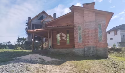 Casa 89m2 com 03 dormitorio e 01 suite em loteamento em Canela