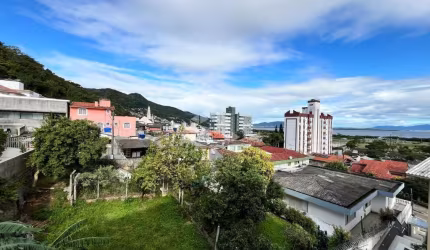 Apartamento de 2 quartos no Saco dos Limões