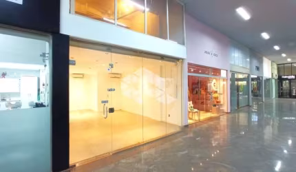 Loja em prédio comercial com 01 vaga à venda no Moinhos de Vento