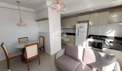 Apartamento de 02 dormitórios, 01 suíte, vaga de garagem, no Navegantes.