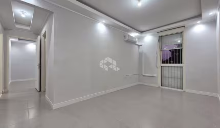 Apartamento de 2 dormitórios e 1 vaga de garagem, no bairro Humaitá, em Porto Alegre.