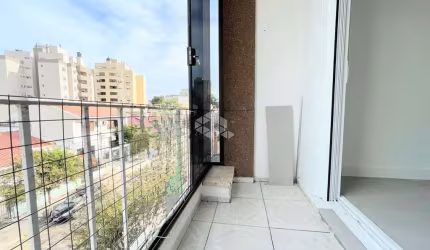 Apartamento 02 dormitórios com sacada e totalmente reformado