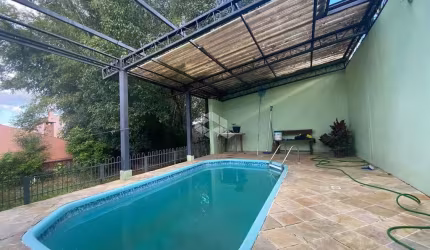 CASA COM PISCINA EM SANTA CRUZ DO SUL