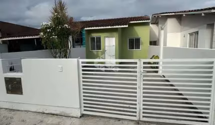 Casa 02 dormitórios em São José / Forquilhas