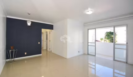 APARTAMENTO SEMIMOBILIADO COM 3 QUARTOS SENDO 1 SUÍTE NO CENTRO DE FLORIANÓPOLIS/SC