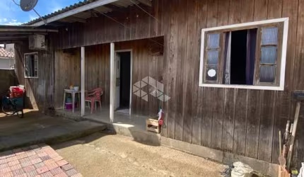 Casa no bairro da Joaia com amplo terreno!