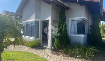 Casa à venda em Tijucas com amplo terreno!