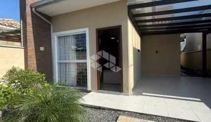CASA SEMI MOBILIADA COM PISCINA