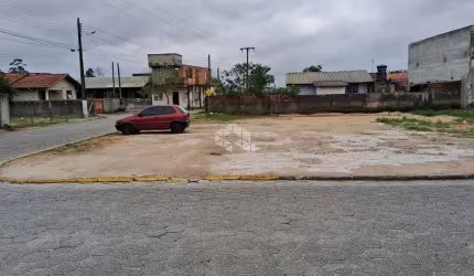 Terreno de esquina no bairro da Joaia!