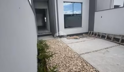 Casa com 02 dormitórios em Tijucas