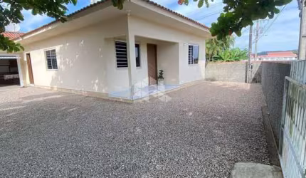 CASA COM MAIS DE 1.400M² DE TERRENO!