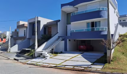 Sobrado Triplex para Locação no Condomínio Mosaico da Serra