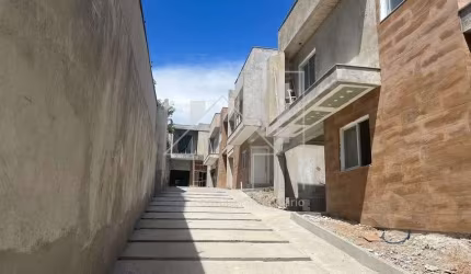 Sobrado a venda em condomínio fechado com 155 m² privativos com 3 quartos com suíte no Portão