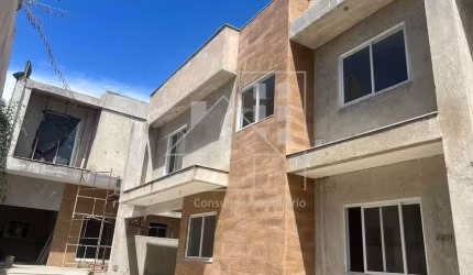 Sobrado a venda de frente para rua com 175 m² com 3 quartos com suíte em Portão - Curitiba - PR