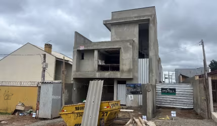 Lindo Sobrado a venda com 3 quartos c/ 3 suítes com 166m² privativos no bairro Novo Mundo Curitiba