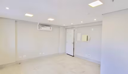 Sala comercial de 28,62 m² privativos com vaga de garagem no centro Curitiba